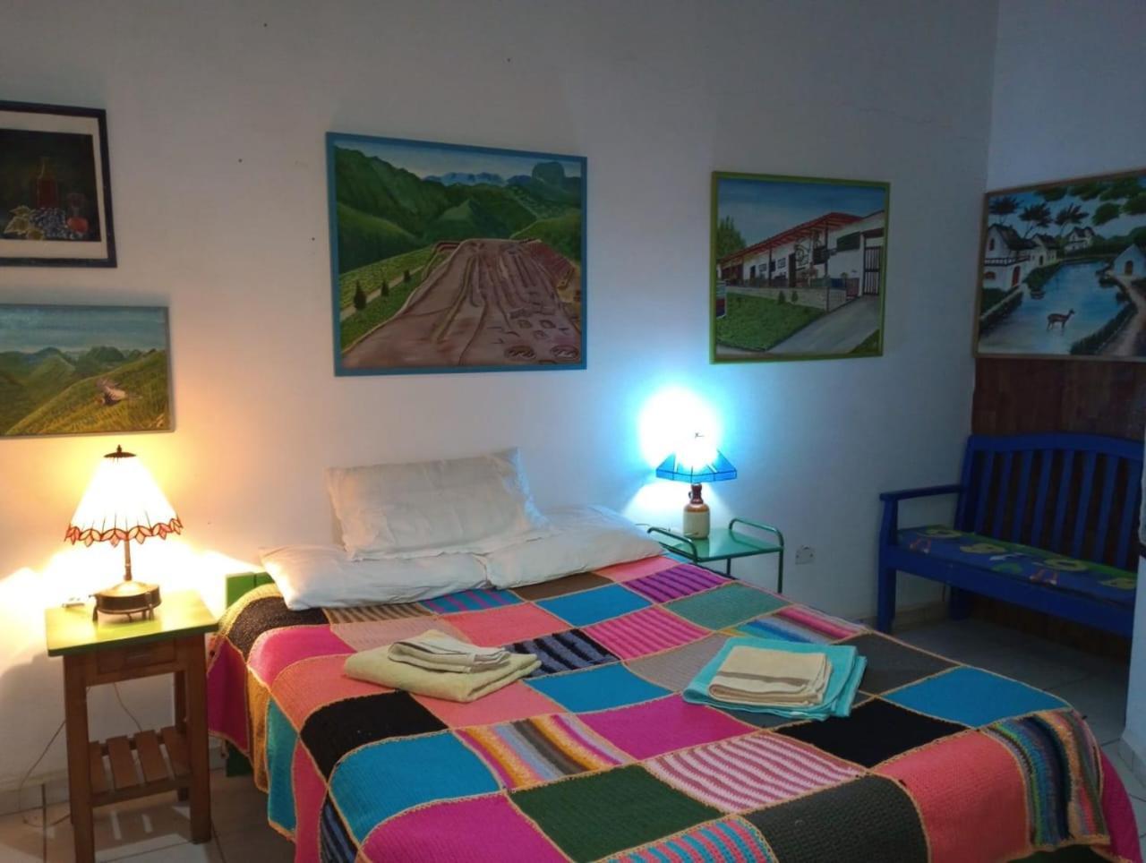Los Aventureros Hostel Samaipata Bilik gambar